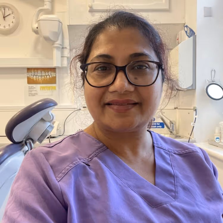 Dr Nazmun Nahar dentist at Church View Dental offering late and weekend appointments